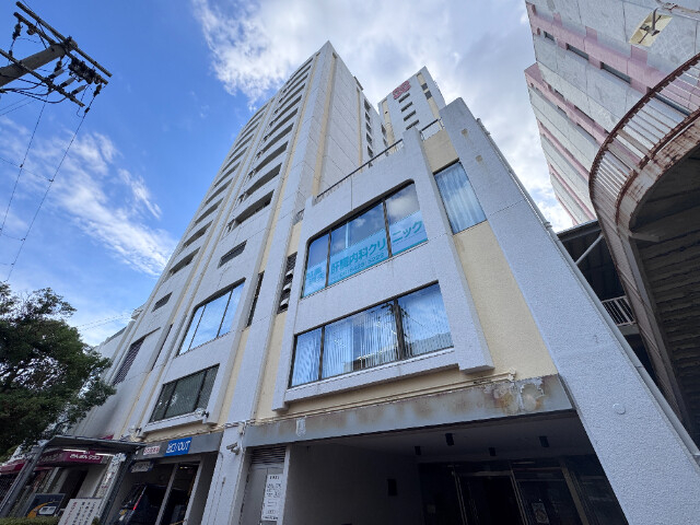 塚口さんさんタウン２号館の外観