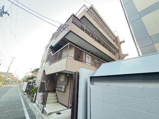 三麺マンションの外観