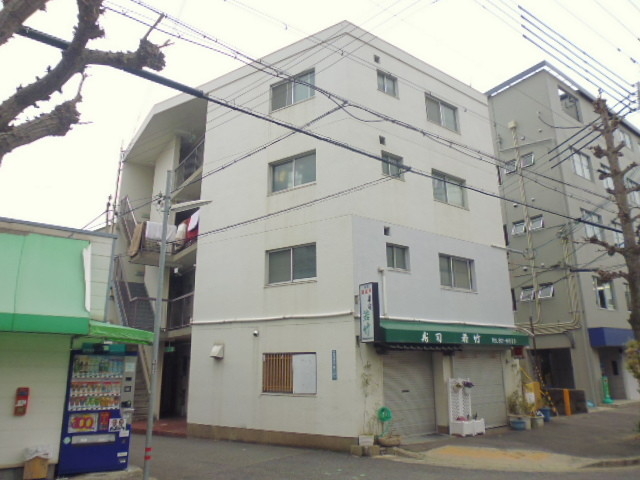 西灘マンションの外観