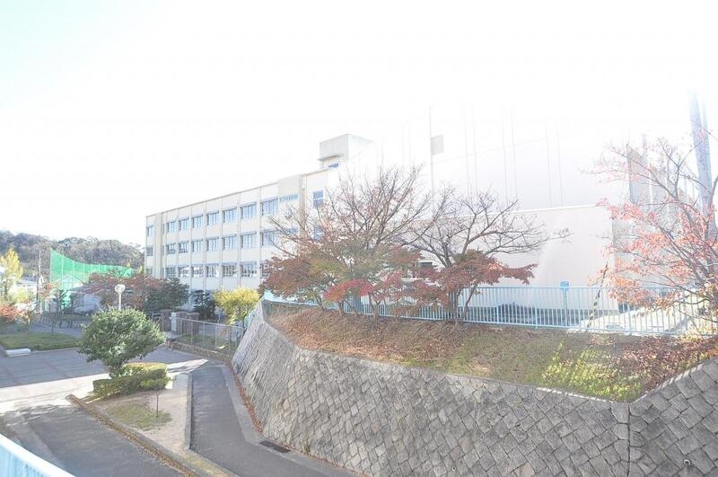神戸市立高倉中学校 1157m 神戸市立高倉中学校 1157m