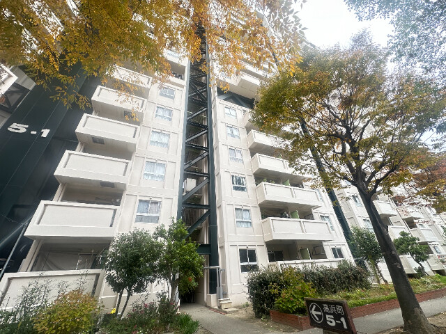 芦屋浜高層(高浜)1号棟の外観