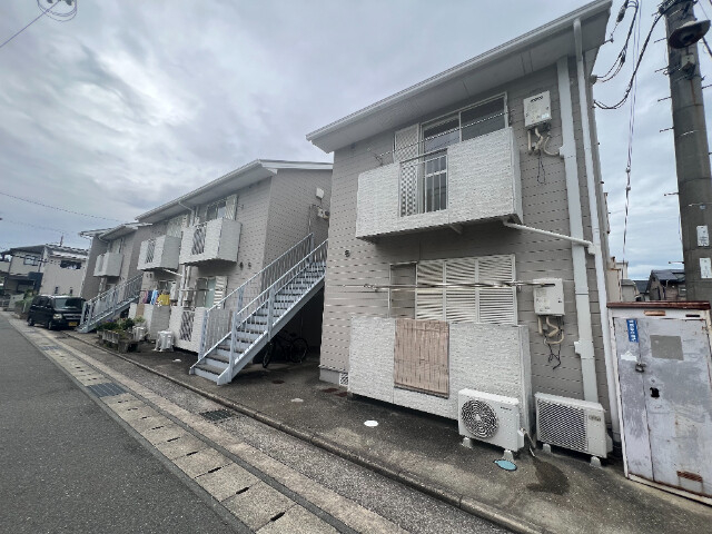 コーポアワジ王塚台の外観
