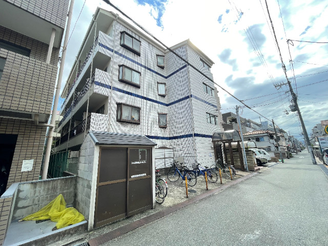 ハイツソレイユの外観