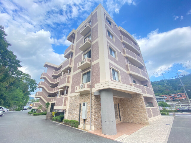 プラティーク谷上