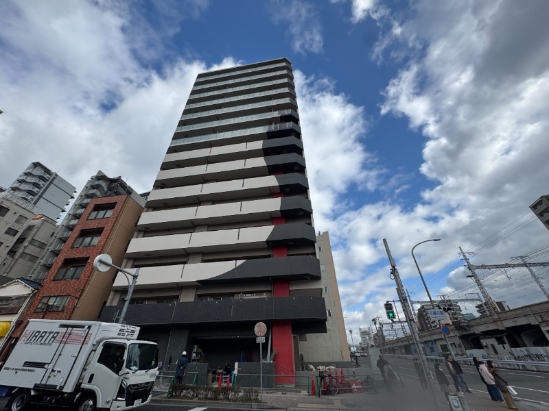 セレニテ元町アリエの外観