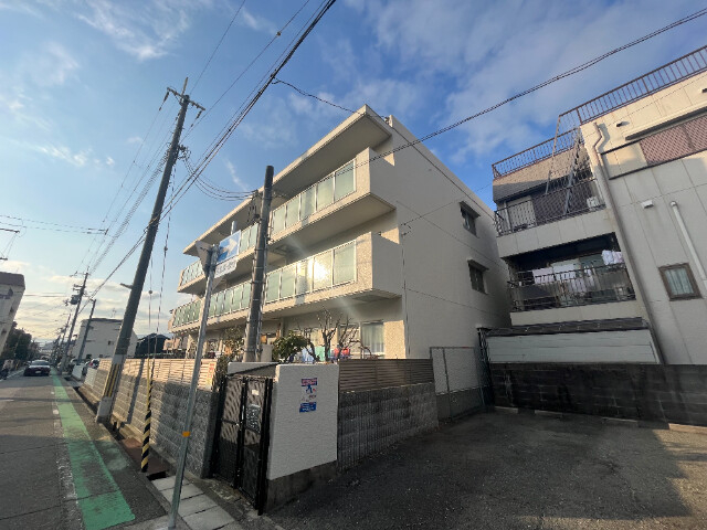 ロワール甲子園の外観
