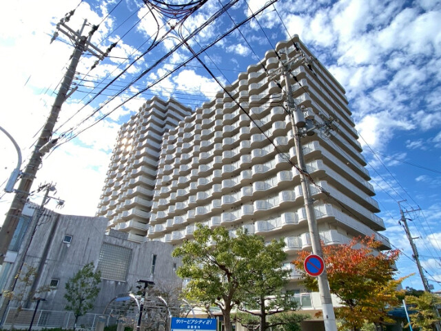 サバービアシティB棟の外観