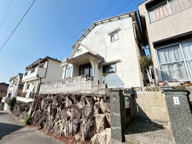 東朝霧丘戸建の外観