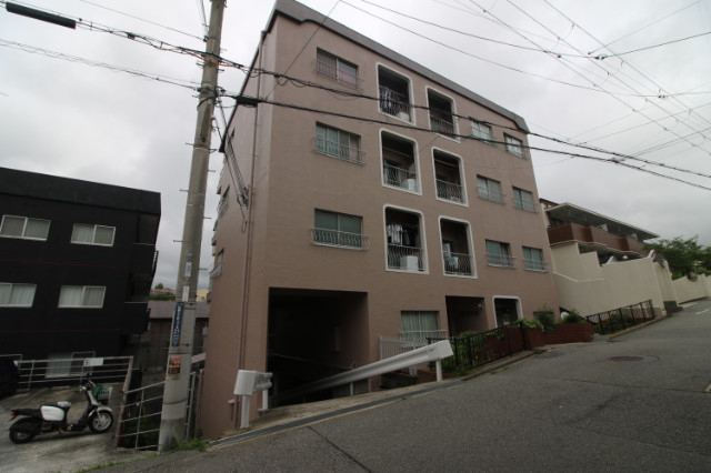 シャルマンコーポ鈴蘭台の外観