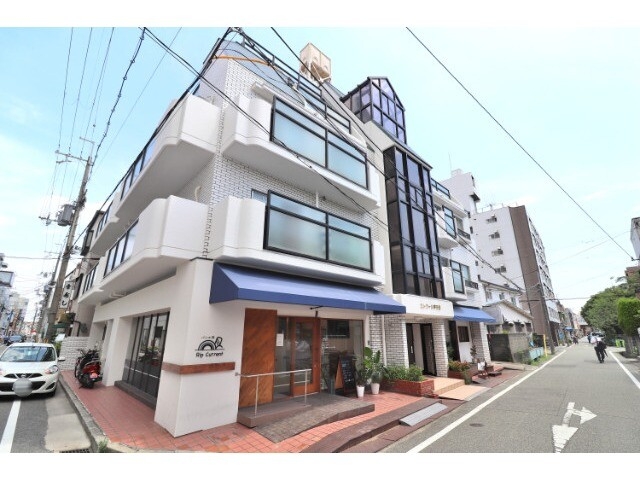 エトワール甲子園の外観