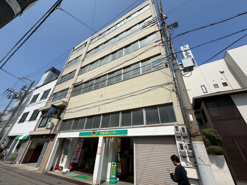 川本興産ビルの外観