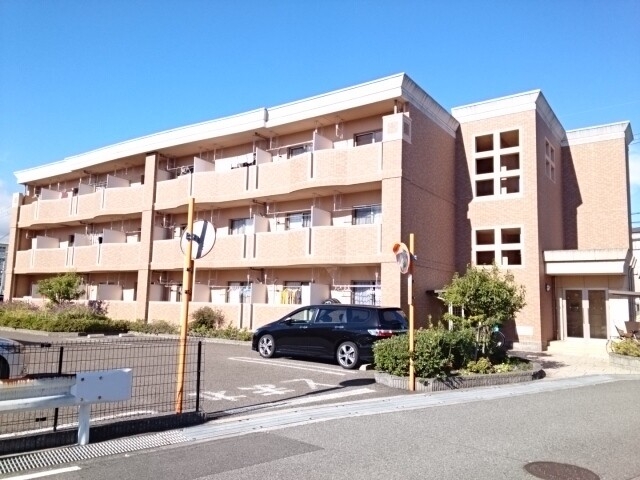 アドラブールの外観