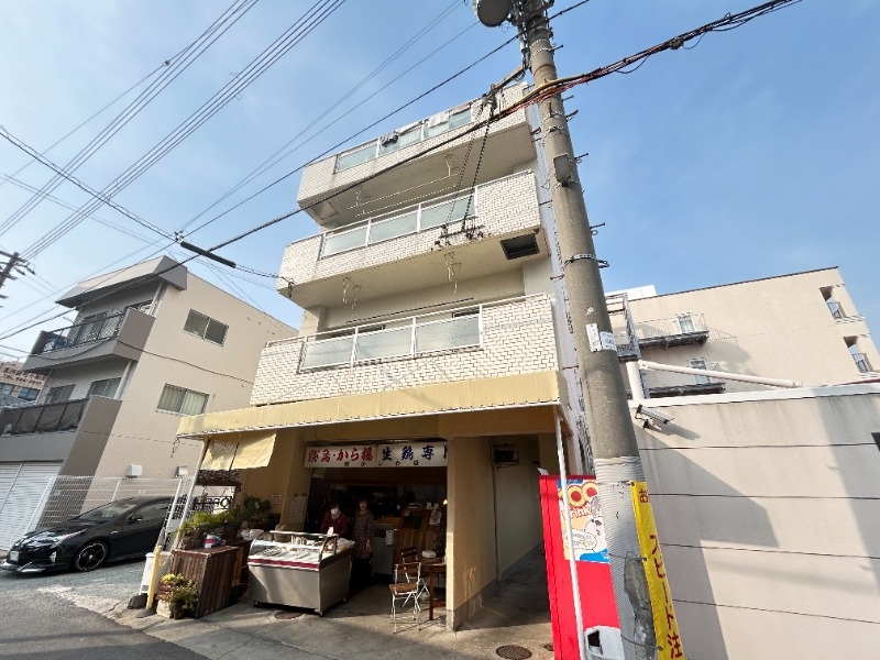 西新町マンションの外観