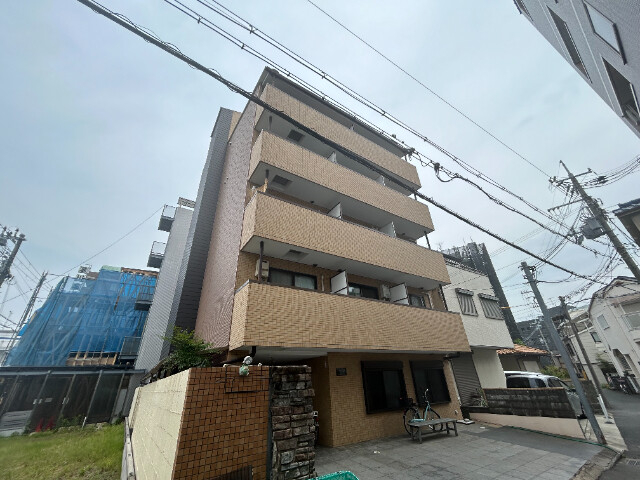 フラット鳴尾の外観