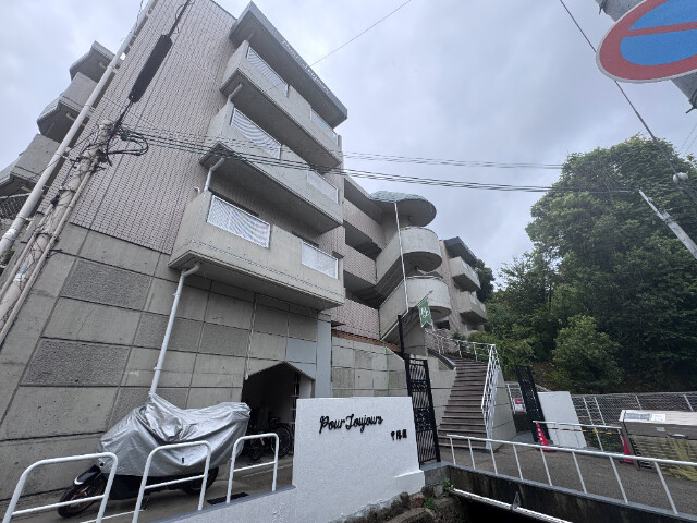 プール・トゥジュール甲陽園の外観