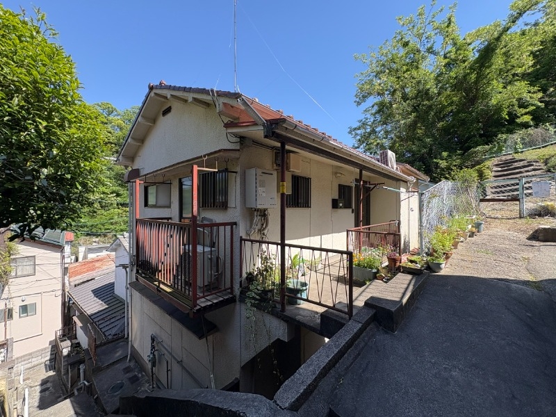 里山町岸上文化の外観