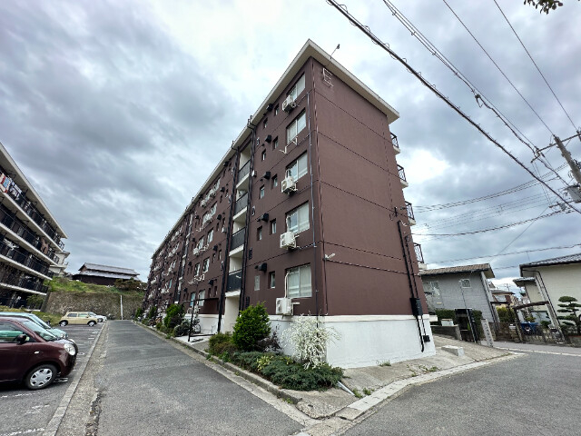 高津橋農住団地　E棟の外観