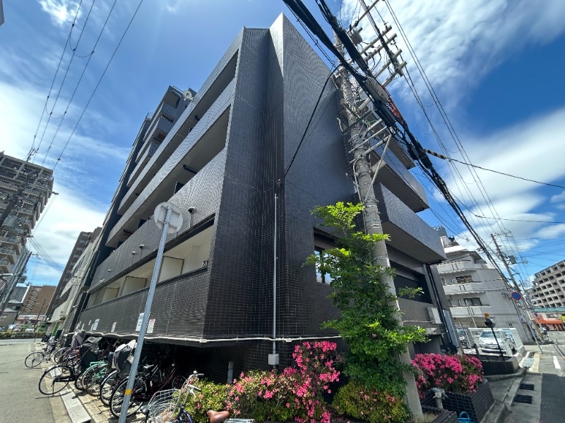 シロハイヌ尼崎の外観