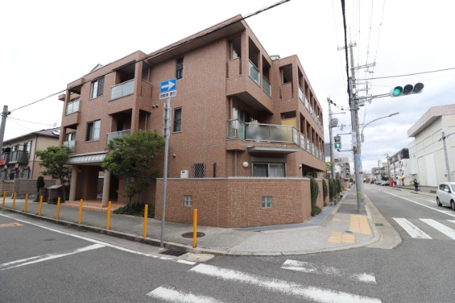 ベルファーム甲子園の外観