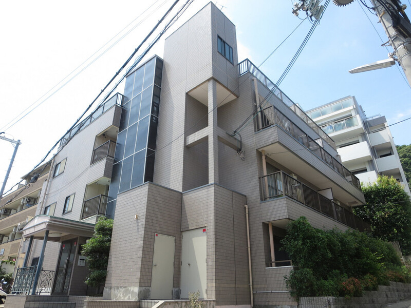 ロイヤルコート山本通の外観
