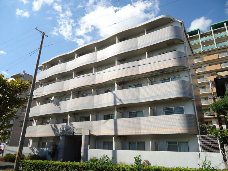シャトラン弓木参番館の外観