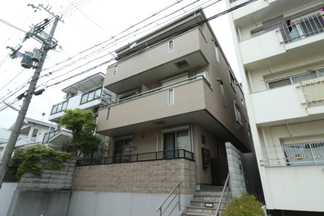 ラ・クエスタ岡本の外観