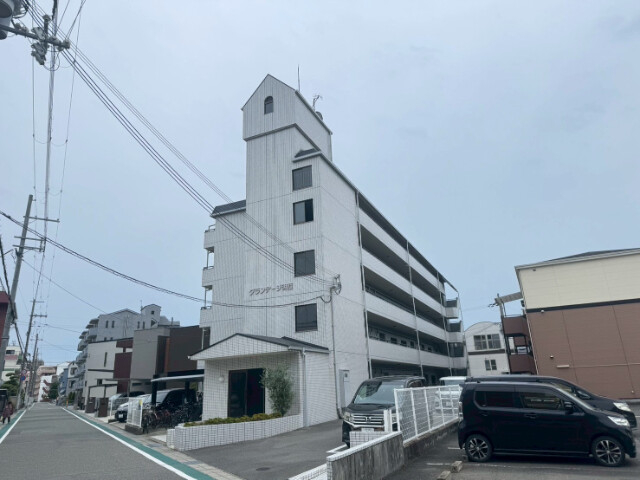 グランデージ明西の外観