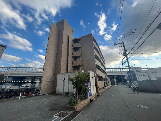 グランディール園田の外観