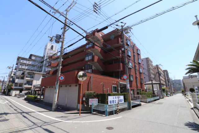 ロイヤル西宮の外観