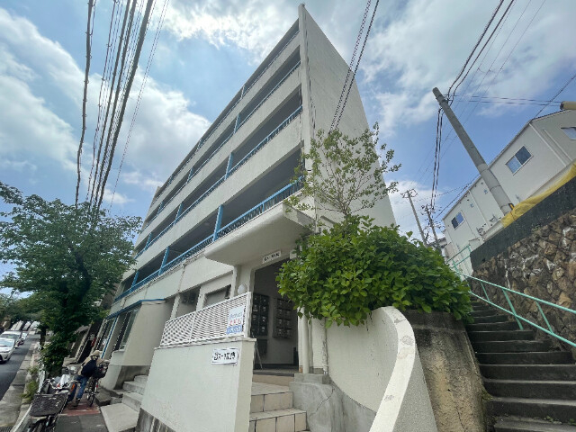 カーサ西山町の外観