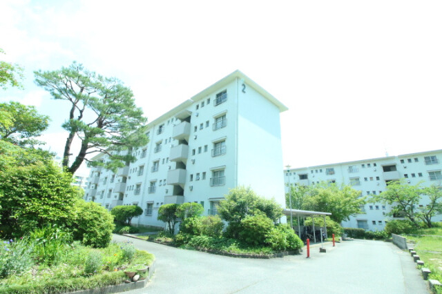 鈴蘭台第3団地２号棟の外観