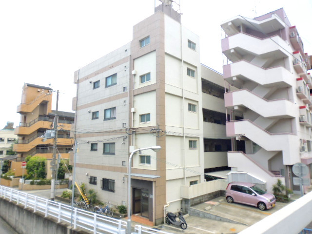 ヴィラ本山の外観