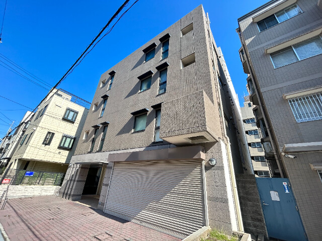 ジェヌイン本山の外観