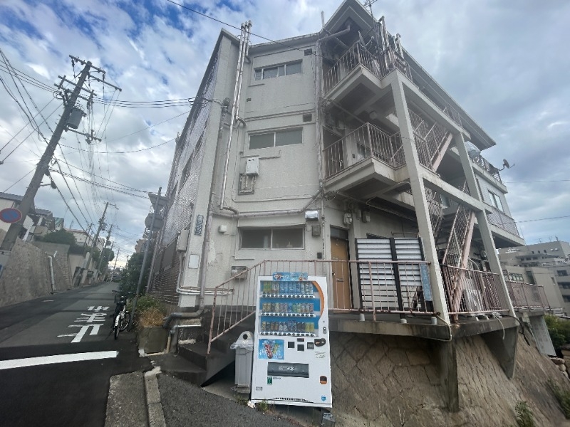 高橋マンションの外観