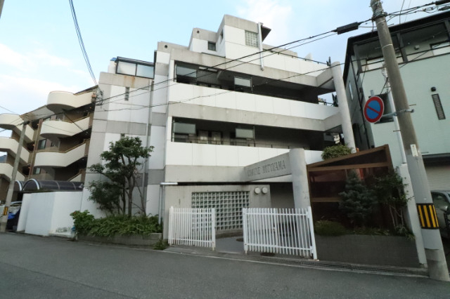 コムーネ本山の外観