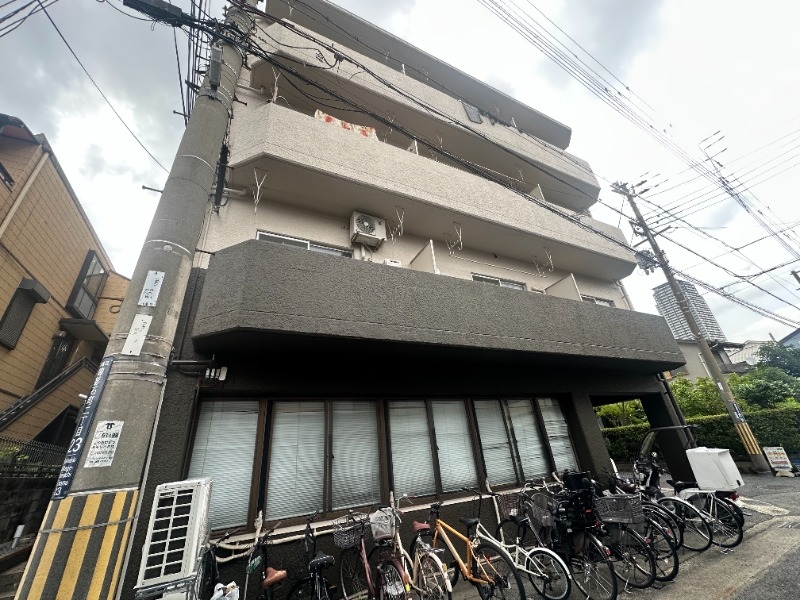 ドミトリー石屋川の外観