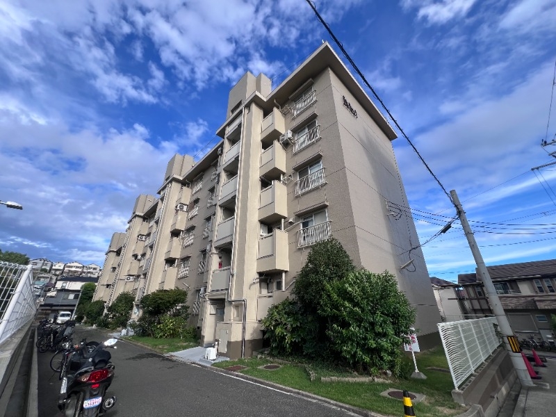 五位ノ池南ビル1号棟の外観