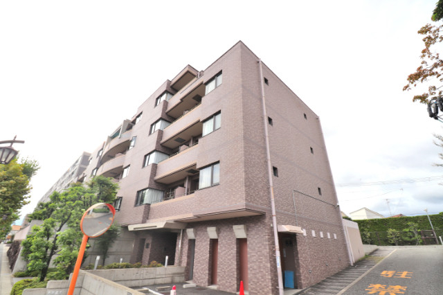 ヒルズ上甲子園の外観
