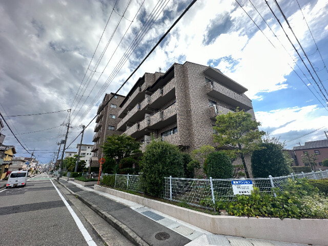 レジェンダリー小松の外観