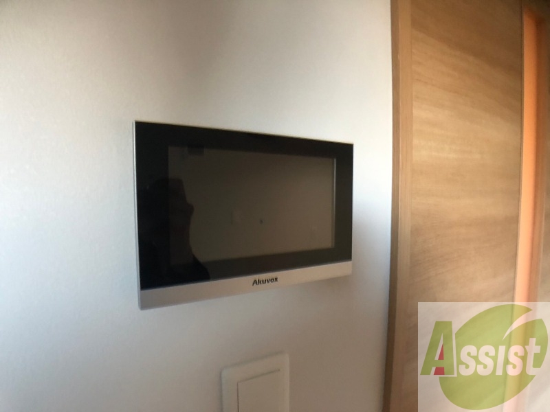 TVモニター付インターホンです。来客者の顔が見えるので安心! TVモニター付インターホンです。来客者の顔が見えるので安心!