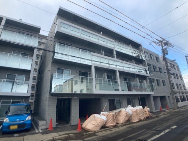 MAYSの外観