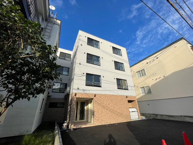 プルメリア栄通の外観