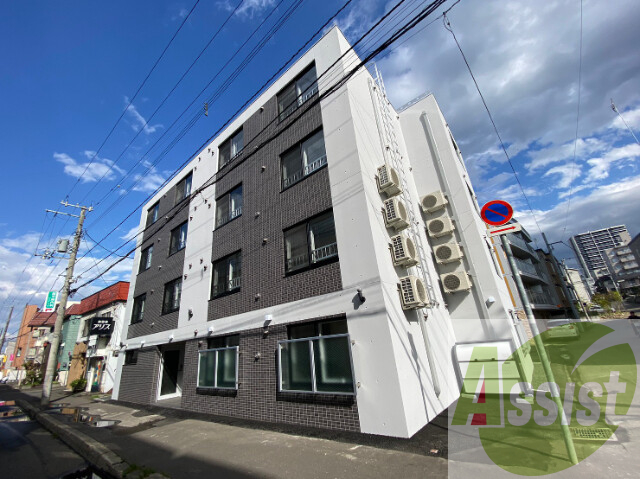 メトロ南平岸駅前