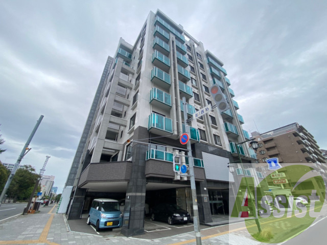 ノヴァ知事公館前の外観 ノヴァ知事公館前の外観