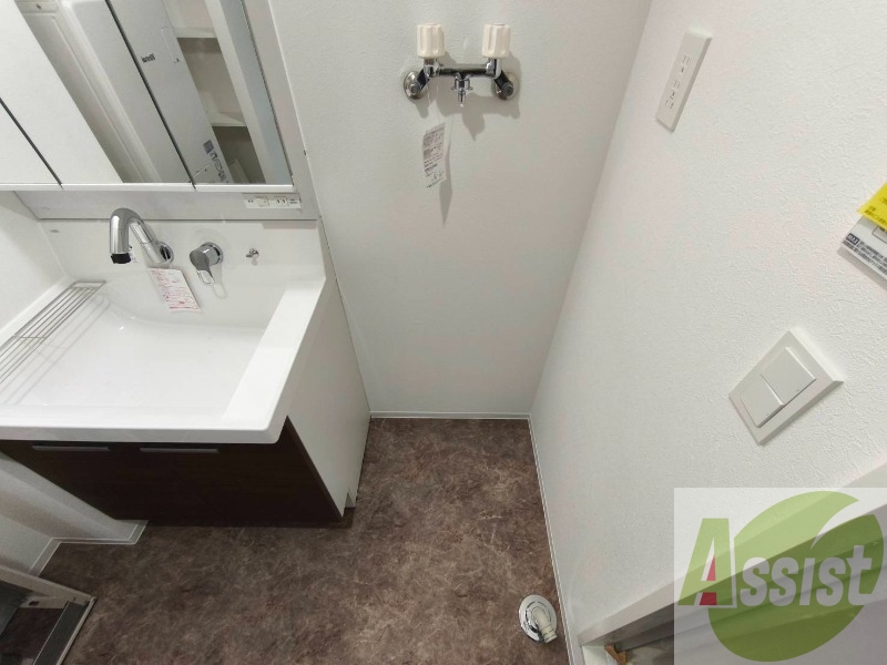 もちろん洗濯機置場は室内にあるので、いつでも洗濯できますよ~ もちろん洗濯機置場は室内にあるので、いつでも洗濯できますよ~