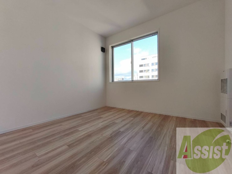 洋室がもう一つ。お部屋が多いのはうれしいですね! 洋室がもう一つ。お部屋が多いのはうれしいですね!