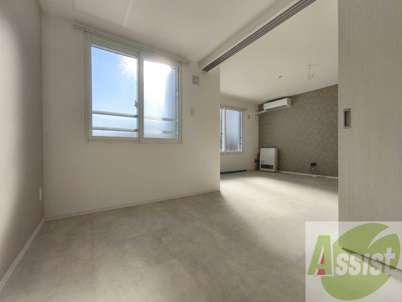 戸を閉めるとリビングと区切られた寝室にすることができますよ。 戸を閉めるとリビングと区切られた寝室にすることができますよ。