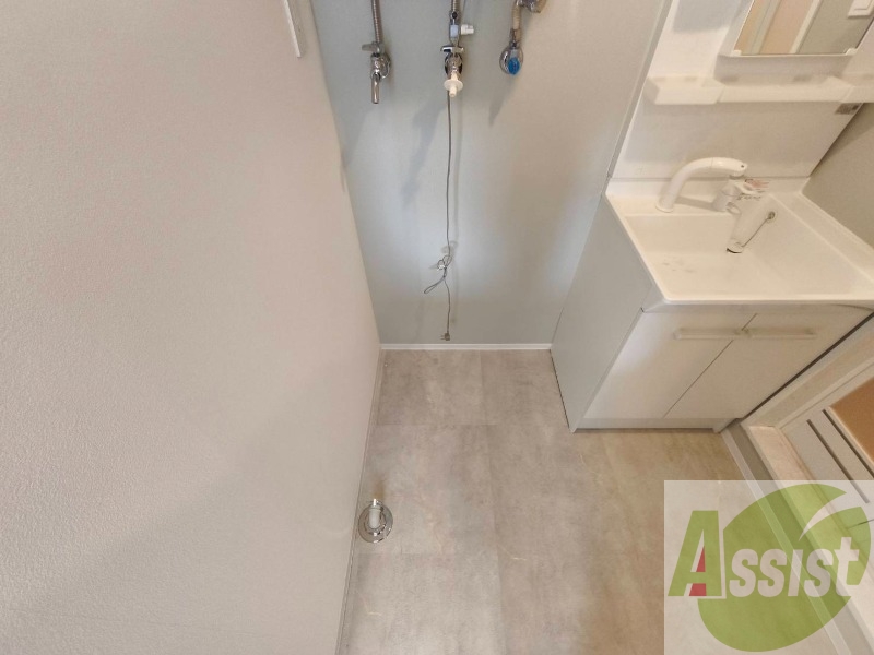 もちろん洗濯機置場は室内にあるので、いつでも洗濯できますよ~ もちろん洗濯機置場は室内にあるので、いつでも洗濯できますよ~