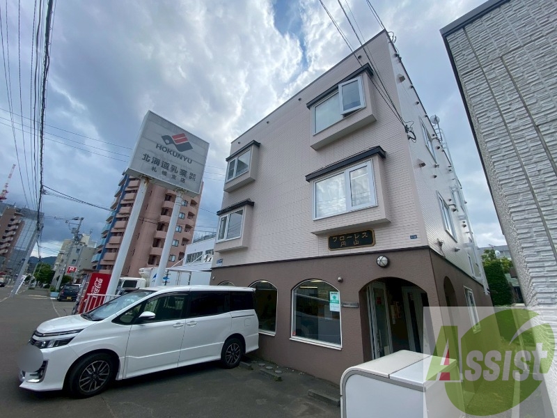 フローレス円山の外観