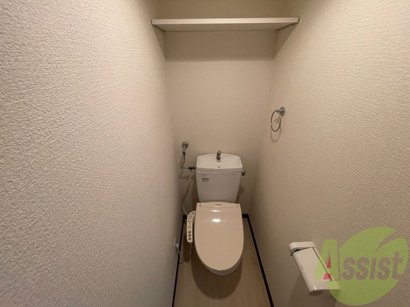 ウォシュレット機能がついたトイレ。安心して使用できますね。 ウォシュレット機能がついたトイレ。安心して使用できますね。